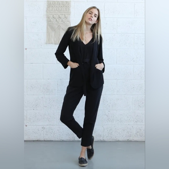 Women's Straight Fit Blazer Jacket - Picture 2 of 4